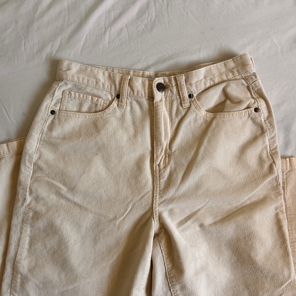 Cream High-Waisted Jeans